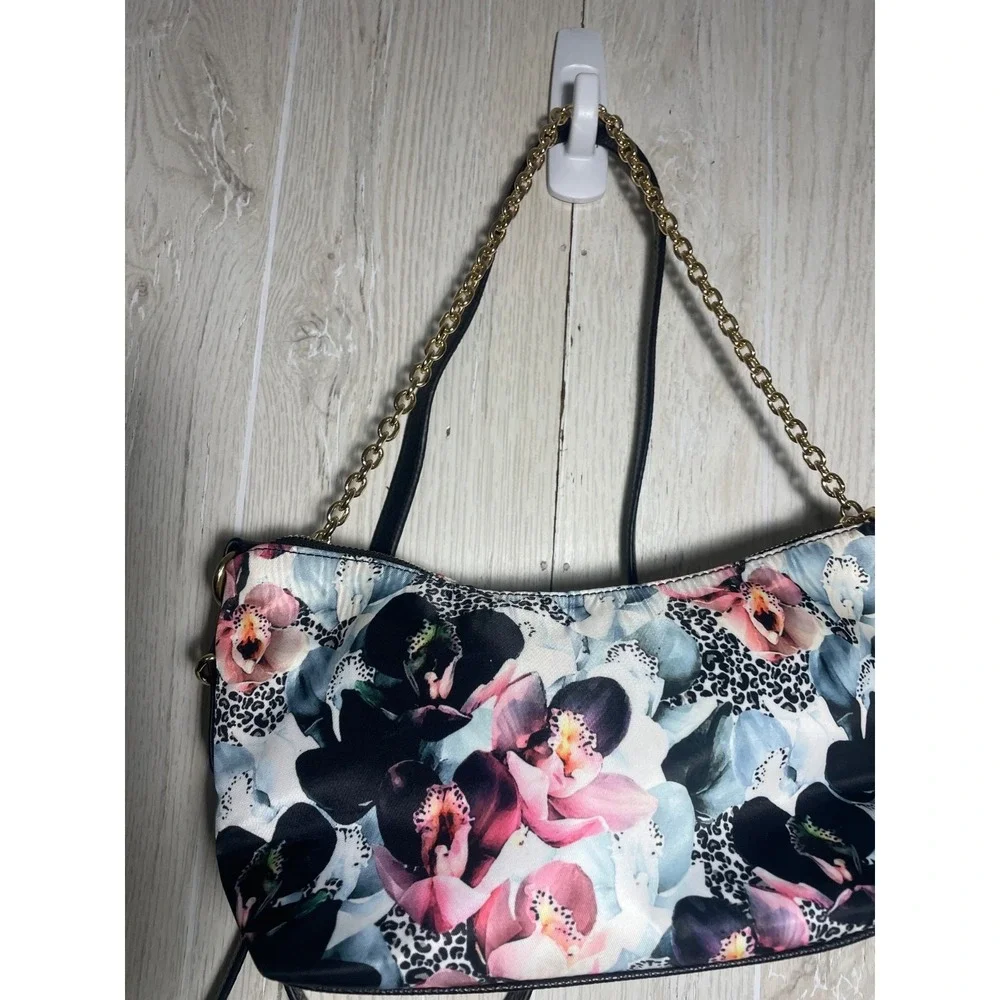 Betsey Johnson cross body floral print - Pretty Floral Print On Black
